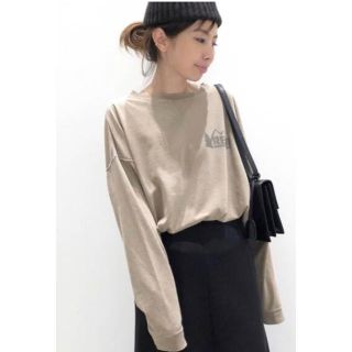 アパルトモンドゥーズィエムクラス(L'Appartement DEUXIEME CLASSE)のアパルトモン  レミレリーフ print L/S tee ベージュ 新品(Tシャツ(長袖/七分))