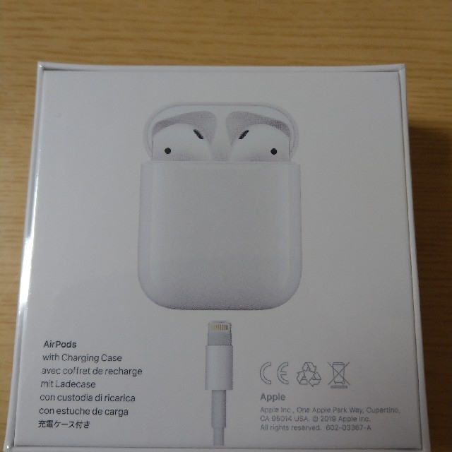 Apple AirPods with charging case（MV7N2J/のサムネイル