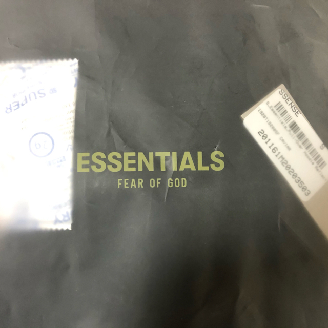 FEAR OF GOD(フィアオブゴッド)のFOG essentials エッセンシャルズ　パーカー　S メンズのトップス(パーカー)の商品写真