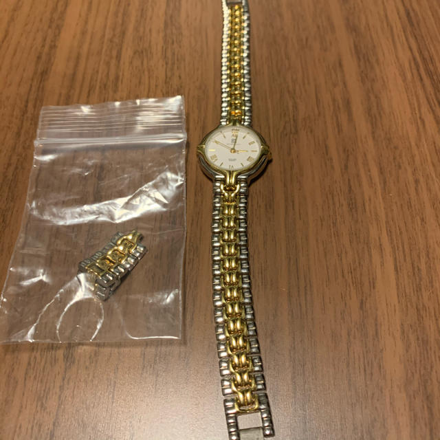 GIVENCHY(ジバンシィ)の【美品】稼働中　ジバンシー　腕時計　レディース レディースのファッション小物(腕時計)の商品写真