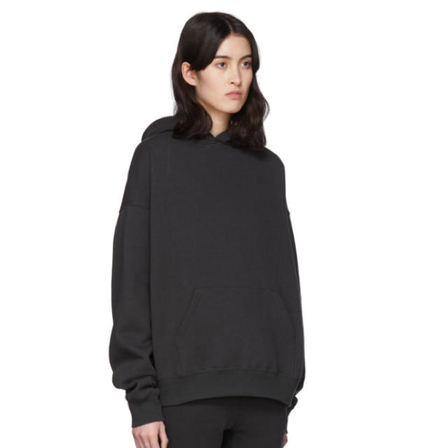 FEAR OF GOD(フィアオブゴッド)のfog essentials  xs 黒　パーカー　fear of god  メンズのトップス(パーカー)の商品写真