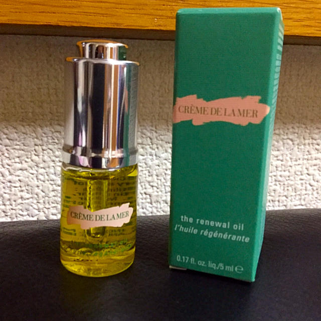 DE LA MER(ドゥラメール)のミニチュア5ml ザ リニューアルオイル コスメ/美容のスキンケア/基礎化粧品(フェイスオイル/バーム)の商品写真