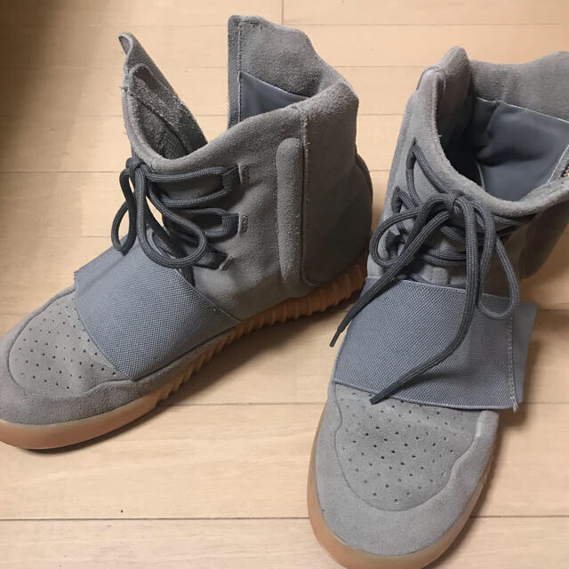 adidas(アディダス)のadidas yeezyboost750 Light Grey 27.5  メンズの靴/シューズ(スニーカー)の商品写真