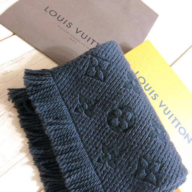 LOUIS VUITTON(ルイヴィトン)のエシャルプロゴマニア　LV マフラー レディースのファッション小物(マフラー/ショール)の商品写真