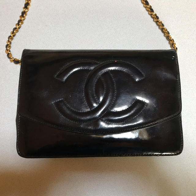 CHANEL(シャネル)のCHANEL エナメルチェーンウォレット レディースのバッグ(ショルダーバッグ)の商品写真