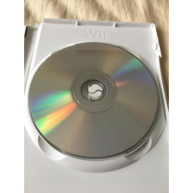 Wii(ウィー)のwii中古　マリオカート　ハンドル　リモコンセット エンタメ/ホビーのゲームソフト/ゲーム機本体(家庭用ゲームソフト)の商品写真