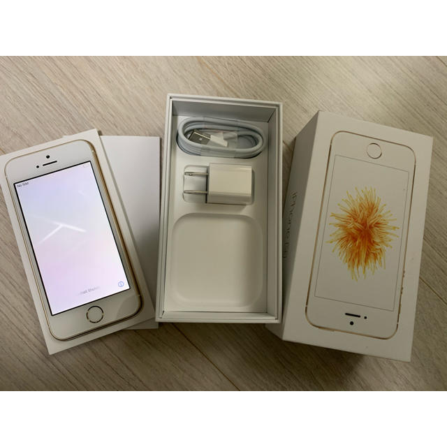 Apple(アップル)のiPhone SE 128GB SIMフリー Apple store 購入 スマホ/家電/カメラのスマートフォン/携帯電話(スマートフォン本体)の商品写真