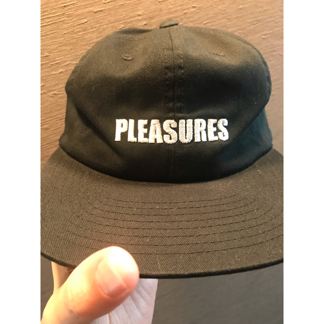 Supreme(シュプリーム)のPLEASURES  MOTB SNAPBACK メンズの帽子(キャップ)の商品写真