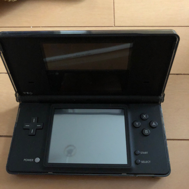 ニンテンドーDS(ニンテンドーDS)の任天堂　DSi エンタメ/ホビーのゲームソフト/ゲーム機本体(携帯用ゲーム機本体)の商品写真