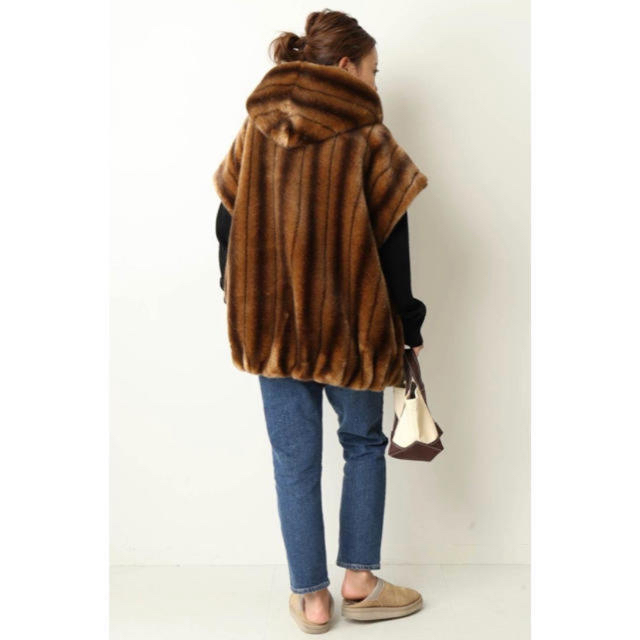 DEUXIEME CLASSE(ドゥーズィエムクラス)のドゥーズィエムクラス A POINT FAKE FUR VEST レディースのジャケット/アウター(毛皮/ファーコート)の商品写真