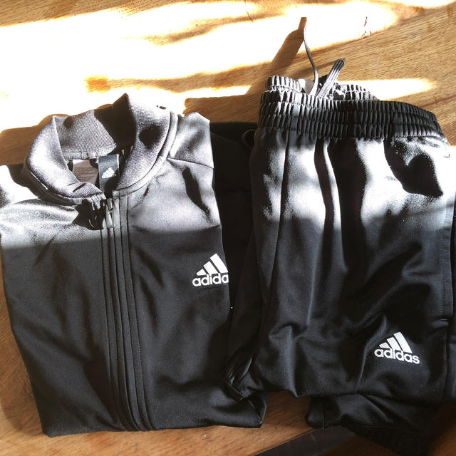 adidas(アディダス)のadidas ジャージ上下　黒　サイズ150 スポーツ/アウトドアのサッカー/フットサル(ウェア)の商品写真