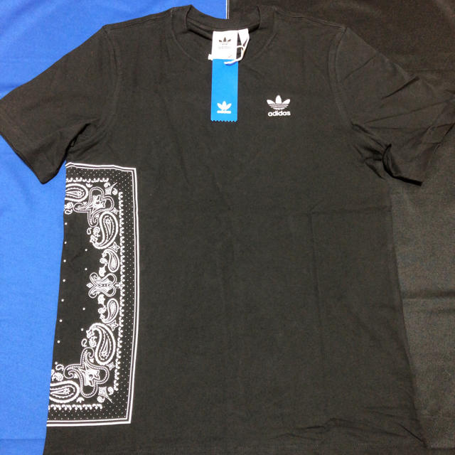 adidas(アディダス)の☆adidas アディダスオリジナルス バンダナTシャツ メンズのトップス(Tシャツ/カットソー(半袖/袖なし))の商品写真