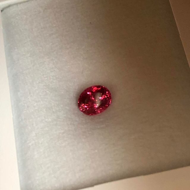 ⭐️ハイジュエリー⭐️ネオンのピンキッシュレッドスピネル　大粒1.7ct レディースのアクセサリー(リング(指輪))の商品写真