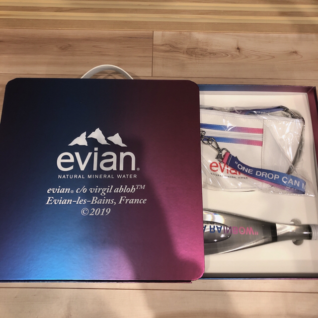 EVIAN®SPECIAL BOX VIRGIL ABLOH