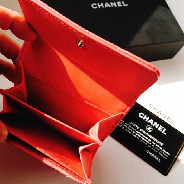 CHANEL(シャネル)の【新品】シャネル＊フラップウォレット＊カメリア＊マトラッセ＊カード レディースのファッション小物(財布)の商品写真