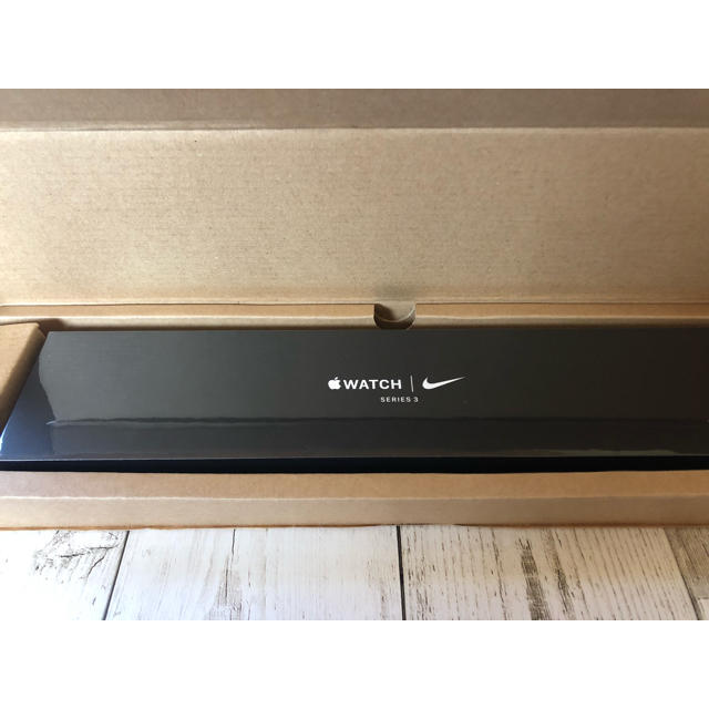 Apple Watch(アップルウォッチ)の【純正・新品】Apple Watch Nike Series 3（GPSモデル） メンズの時計(腕時計(デジタル))の商品写真