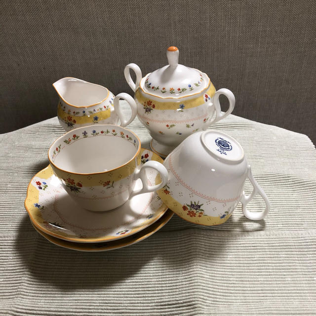 Noritake(ノリタケ)のノリタケ　カップ&ソーサー　シュガーポット　ミルクポット インテリア/住まい/日用品のキッチン/食器(食器)の商品写真