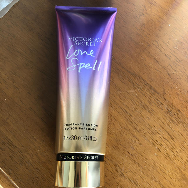 Victoria's Secret(ヴィクトリアズシークレット)のVictoria's secret ボディークリーム コスメ/美容のボディケア(ボディクリーム)の商品写真