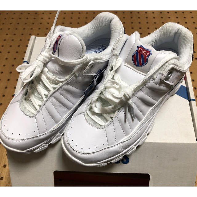 K-SWISS(ケースイス)のK-SWISS  スニーカー  23㎝  レディース　新品 レディースの靴/シューズ(スニーカー)の商品写真