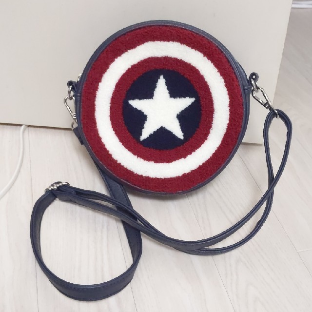 MARVEL(マーベル)のMARVEL　Loungefly　キャプテン・アメリカ　鞄 レディースのバッグ(ショルダーバッグ)の商品写真