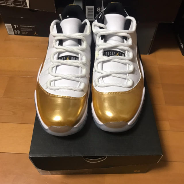 NIKE(ナイキ)のAIR JORDAN 11 RETRO LOW WHITE/MTLC GOLD メンズの靴/シューズ(スニーカー)の商品写真