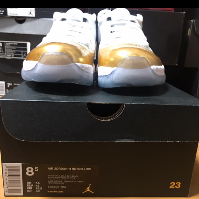 NIKE(ナイキ)のAIR JORDAN 11 RETRO LOW WHITE/MTLC GOLD メンズの靴/シューズ(スニーカー)の商品写真