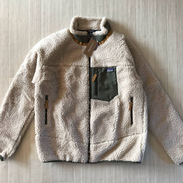 patagonia(パタゴニア)の新品!XXL パタゴニア キッズ レトロX ジャケット NAIB カーキ レディースのジャケット/アウター(ブルゾン)の商品写真