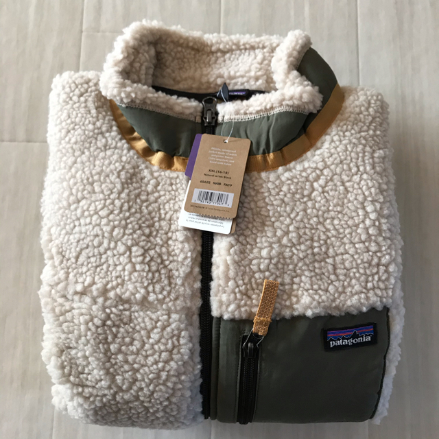 patagonia(パタゴニア)の新品!XXL パタゴニア キッズ レトロX ジャケット NAIB カーキ レディースのジャケット/アウター(ブルゾン)の商品写真