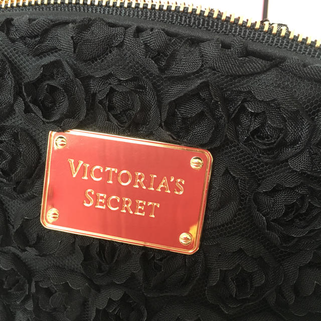 Victoria's Secret(ヴィクトリアズシークレット)のビクシー  ポーチ 黒 ブラック フラワー 花柄 レオパード  ヒョウ柄 レディースのファッション小物(ポーチ)の商品写真