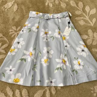 ノエラ(Noela)のノエラ　新品タグ付き　お花柄　スカート　サックス(ひざ丈スカート)
