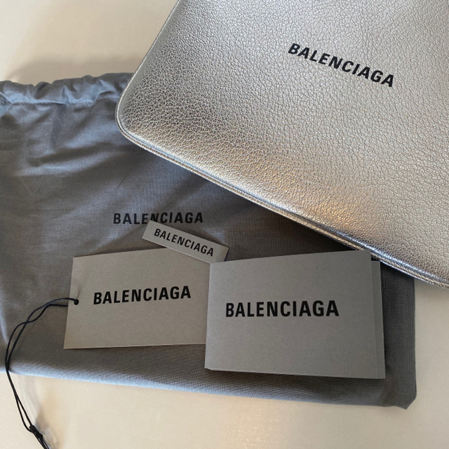 Balenciaga(バレンシアガ)の【新品】バレンシアガ メタリックレザー ロゴポーチ BALENCIAGA S レディースのファッション小物(ポーチ)の商品写真