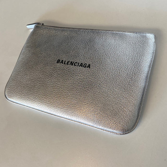 Balenciaga(バレンシアガ)の【新品】バレンシアガ メタリックレザー ロゴポーチ BALENCIAGA S レディースのファッション小物(ポーチ)の商品写真