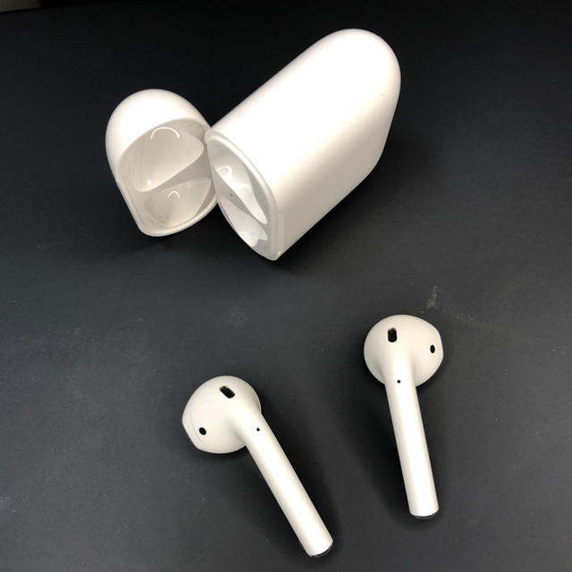 スマホ/家電/カメラAirPods with Charging Case