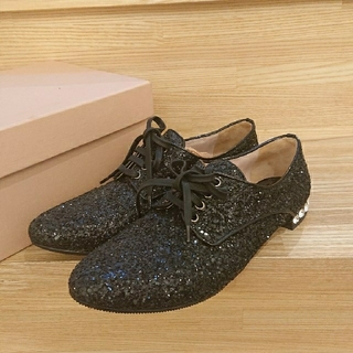 ミュウミュウ(miumiu)のMIU MIU グリッター オックスフォード パンプス(ローファー/革靴)