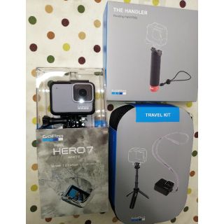 ゴープロ(GoPro)のGoPro HERO7 WHITE トラベルキット、フローティングハンドグリップ(ビデオカメラ)