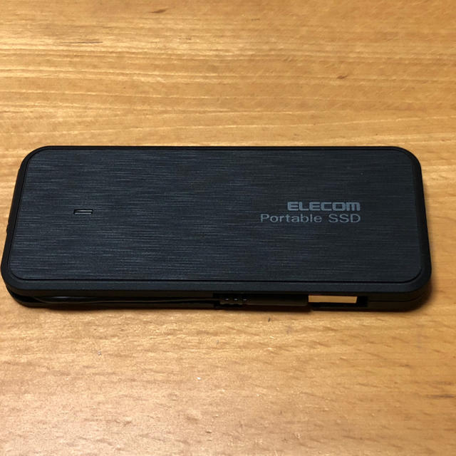 ELECOM(エレコム)の【新品・未使用品】ELECOM　ポータブルSSD ESD-EC0960GBK スマホ/家電/カメラのPC/タブレット(PC周辺機器)の商品写真