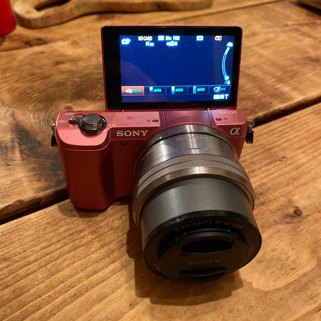 SONY(ソニー)のSony α5000 ミラーレス一眼　ピンク スマホ/家電/カメラのカメラ(ミラーレス一眼)の商品写真