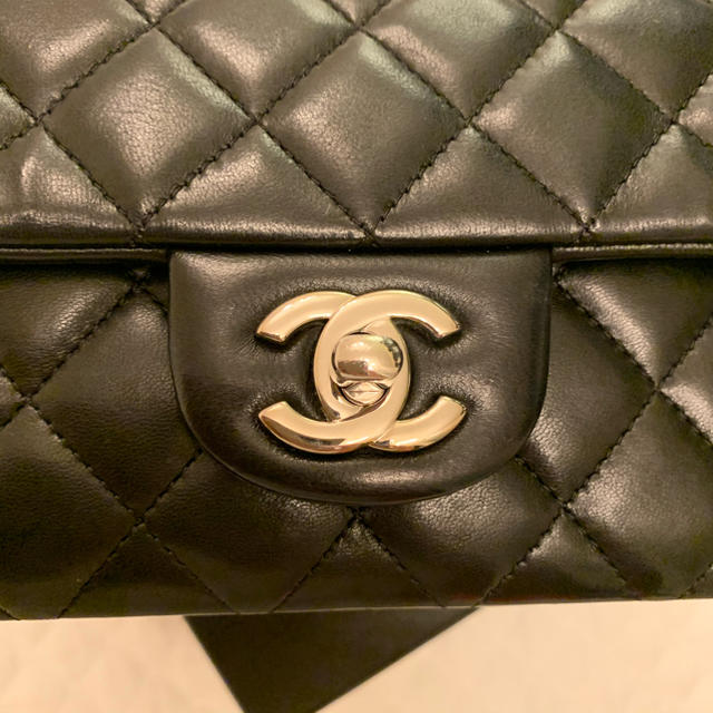 CHANEL(シャネル)のマトラッセ　CHANEL  ブラック　ラムスキン レディースのバッグ(ショルダーバッグ)の商品写真