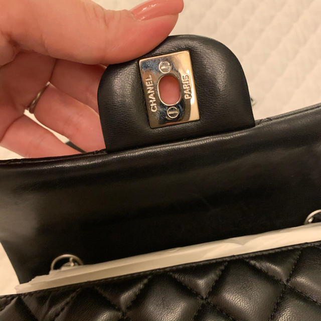 CHANEL(シャネル)のマトラッセ　CHANEL  ブラック　ラムスキン レディースのバッグ(ショルダーバッグ)の商品写真