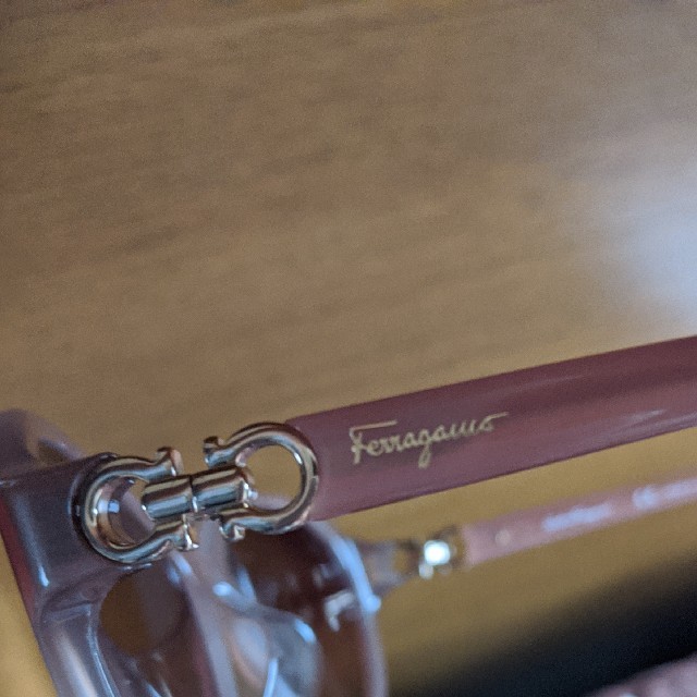 Salvatore Ferragamo(サルヴァトーレフェラガモ)のフェラガモのサングラスです レディースのファッション小物(サングラス/メガネ)の商品写真