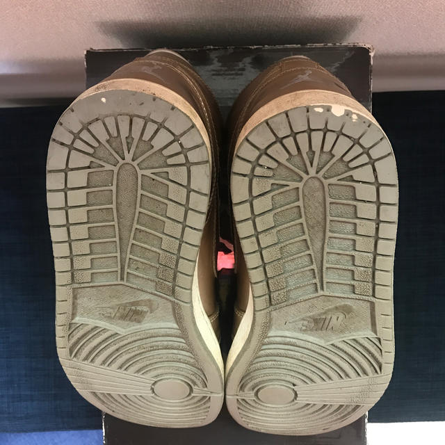 NIKE(ナイキ)のNIKE スニーカーAIR JORDAN1メタリックゴールド(29.5cm） メンズの靴/シューズ(スニーカー)の商品写真