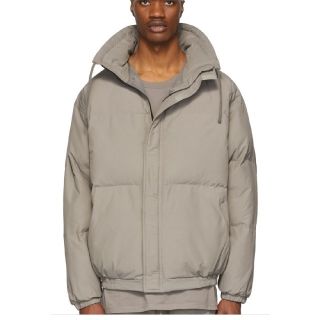 フィアオブゴッド(FEAR OF GOD)のfog　essentials ダウン　パファージャケット(ダウンジャケット)