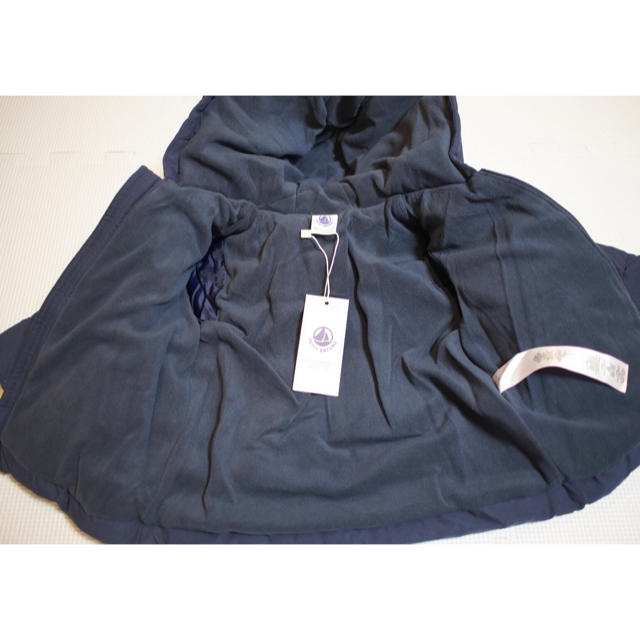 PETIT BATEAU(プチバトー)の新品　プチバトー　中綿入りフード付きジャケット　12m キッズ/ベビー/マタニティのベビー服(~85cm)(ジャケット/コート)の商品写真