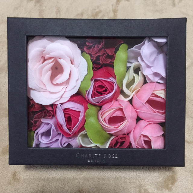 Francfranc(フランフラン)のCharite rose バスペタル コスメ/美容のボディケア(入浴剤/バスソルト)の商品写真