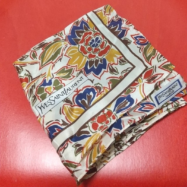Saint Laurent(サンローラン)のAloha様 専用 イブサンローラン ミニスカーフ レディースのファッション小物(バンダナ/スカーフ)の商品写真