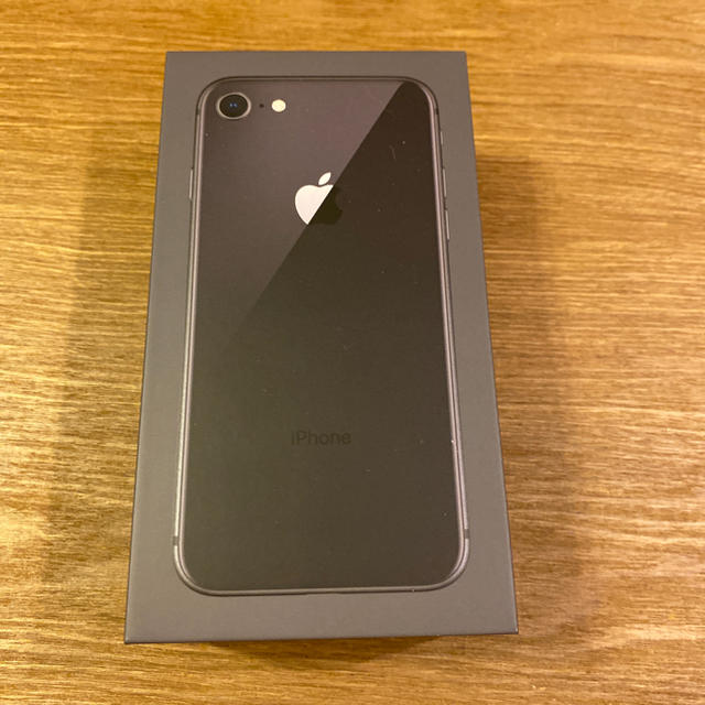 Apple(アップル)のiPhone8 スマホ/家電/カメラのスマートフォン/携帯電話(スマートフォン本体)の商品写真