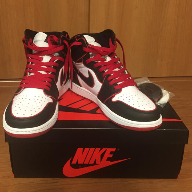 NIKE(ナイキ)のエアジョーダン1 High BLACK/RED 28.0cm(US10.0) メンズの靴/シューズ(スニーカー)の商品写真