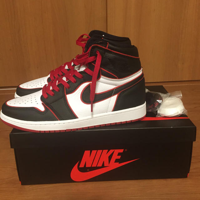 NIKE(ナイキ)のエアジョーダン1 High BLACK/RED 28.0cm(US10.0) メンズの靴/シューズ(スニーカー)の商品写真