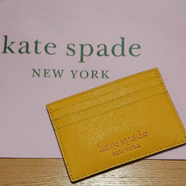 kate spade new york(ケイトスペードニューヨーク)の新品 ⭐ ケイトスペードニューヨーク パスケース イエロー ⭐ レディースのファッション小物(名刺入れ/定期入れ)の商品写真