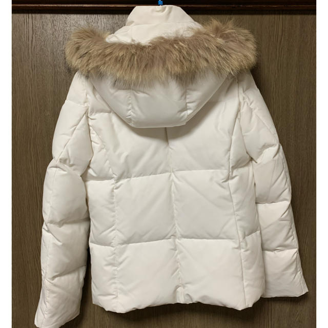 ショート　ダウンジャケット　白 レディースのジャケット/アウター(ダウンコート)の商品写真